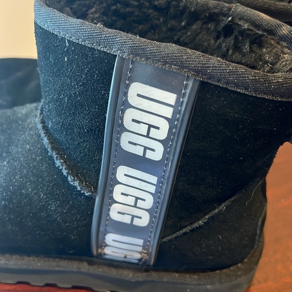 Women’s Ugg Mini Boot - Picture 3 of 3